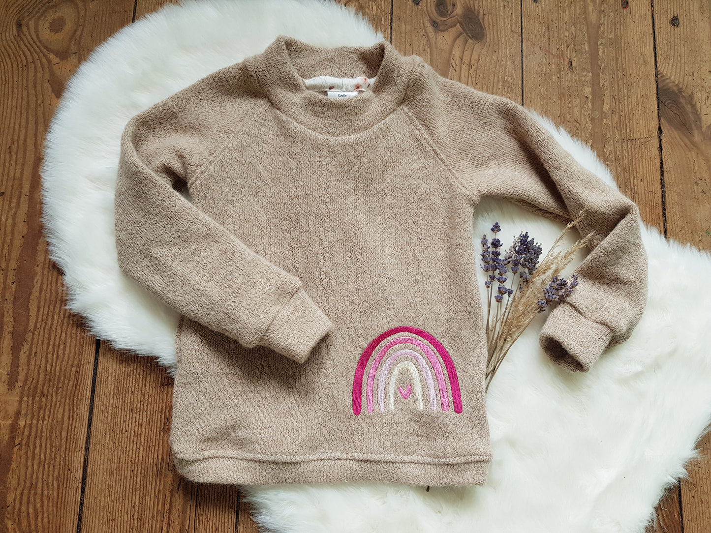 Kinder Pullover Gr. 110 mit Regenbogen-Stickerei