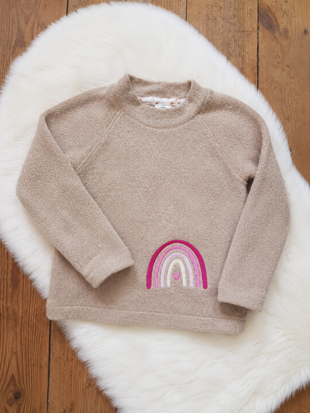 Kinder Pullover Gr. 110 mit Regenbogen-Stickerei